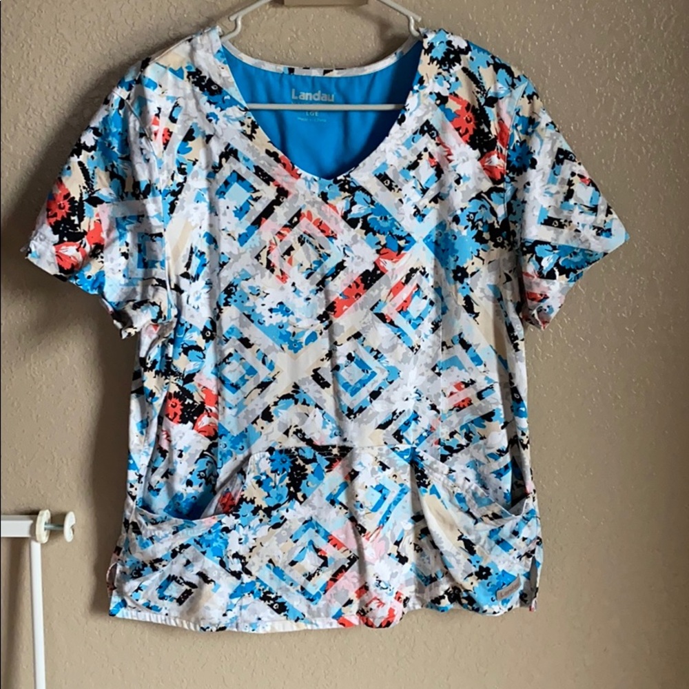 Landau scrub top